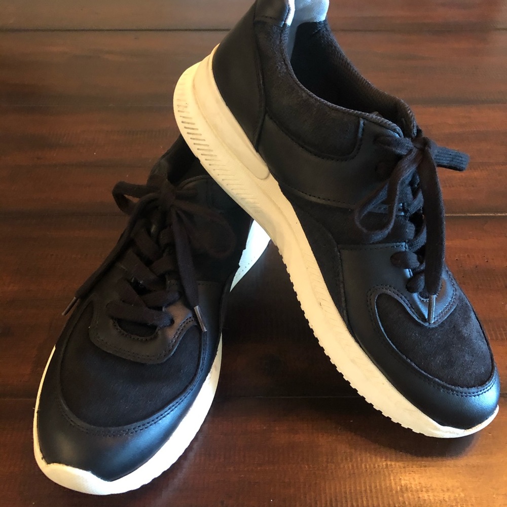 Everlane Black Sneakers - Picture 3 of 8